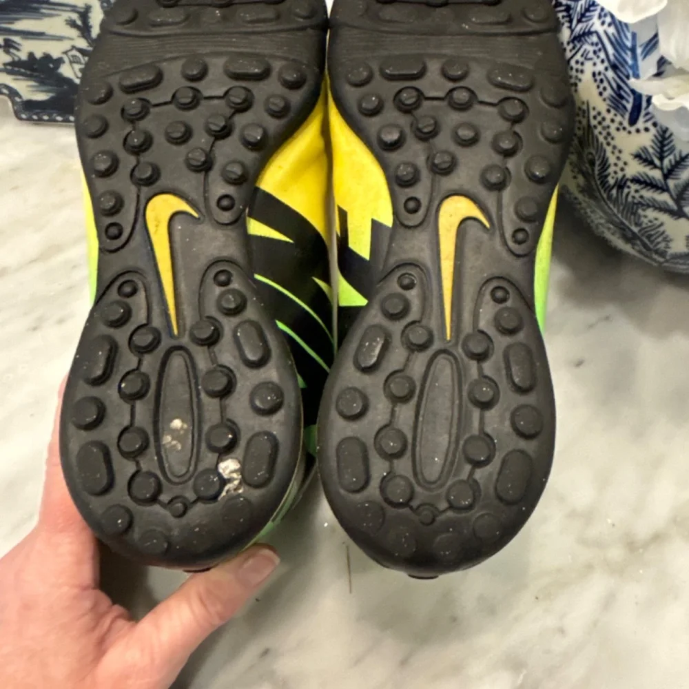 Nike Mercurial Vapor Soccer Cleats Size 3.5Y